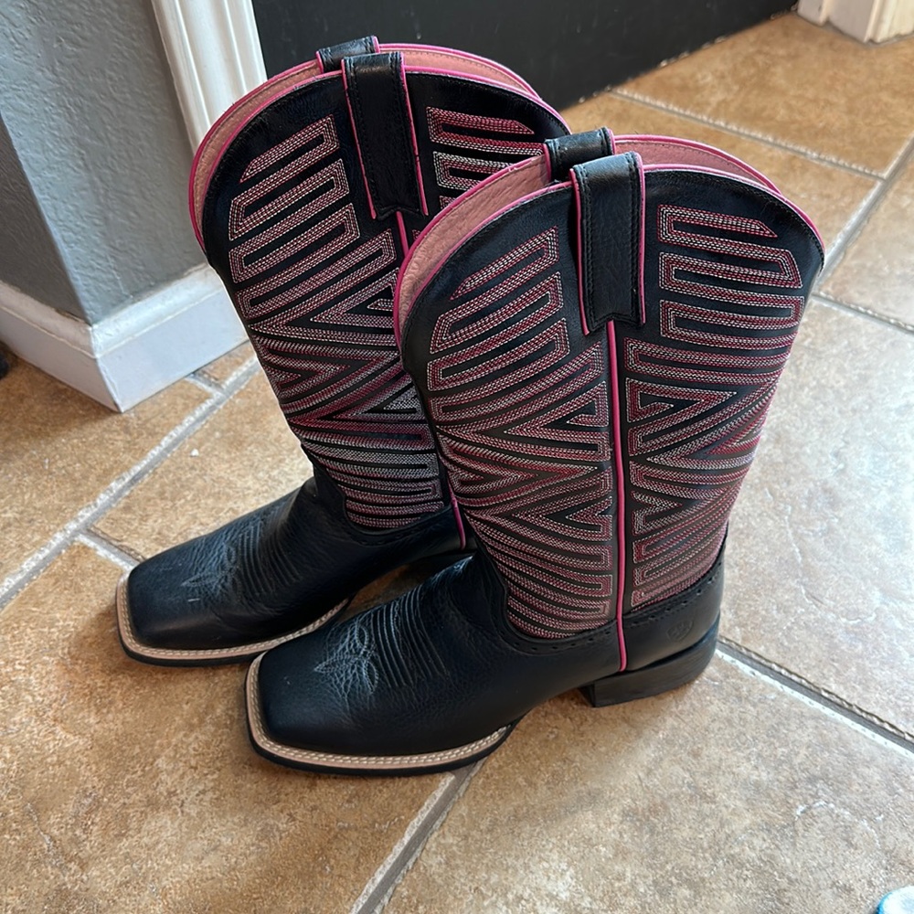 Ariat cowgirl boots